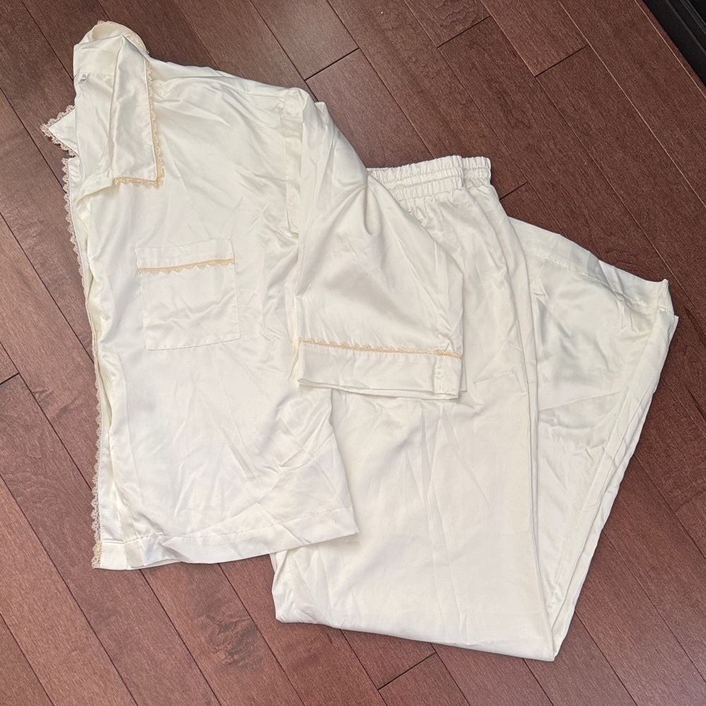 FLORA Women’s Cream Satin Pajama Set